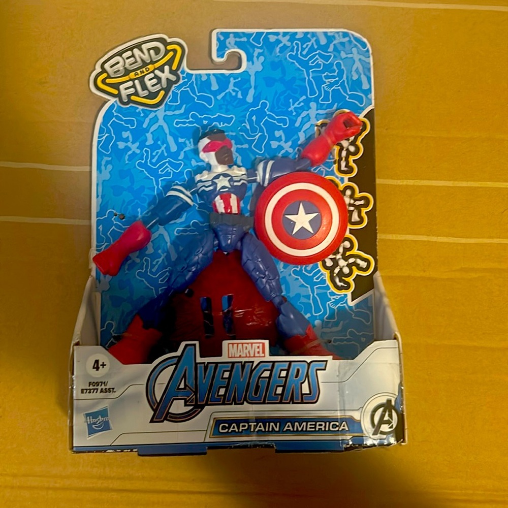 NWT Marvel Avengers Bend And Flex Captain Americ